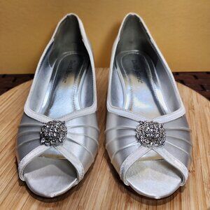 David's Bridal Wedding Shoes With Satin Rhinestone Size 8 Medium